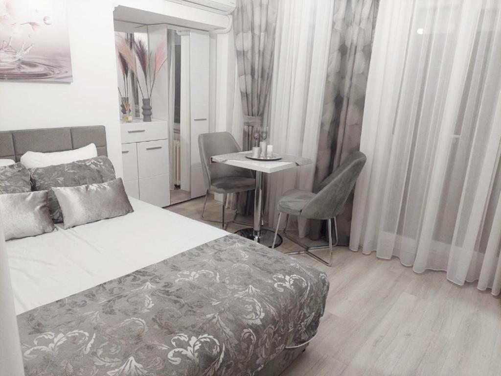 City Lux Square Apartment Skopje Bagian luar foto