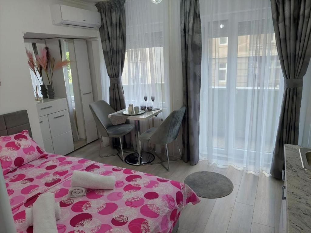 City Lux Square Apartment Skopje Bagian luar foto