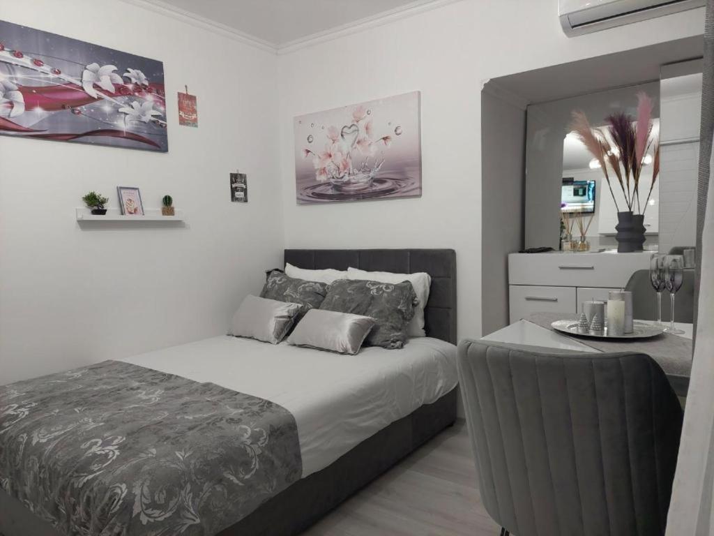 City Lux Square Apartment Skopje Bagian luar foto
